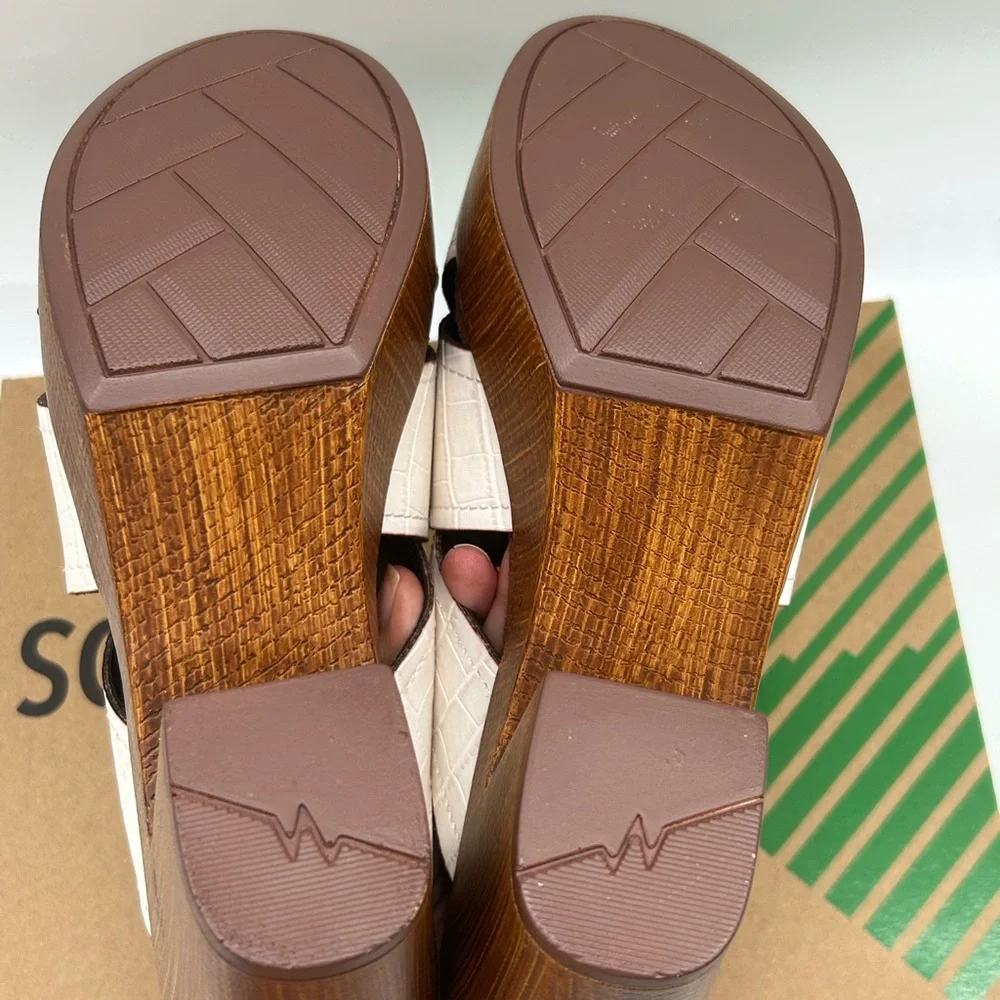 WHITE MOUNTAIN women’s Alive Platform wooden block Slide Sandal in white 7.5